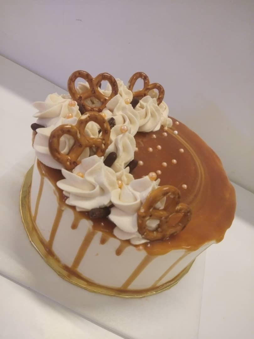 Salted Caramel Cake 1